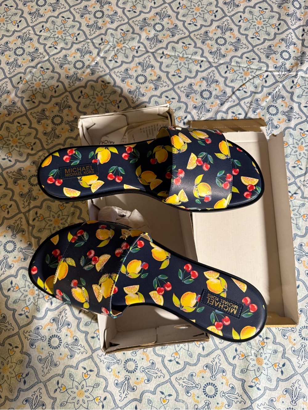 NWT Michael Kors Deanna Slide Size 9.5W lemon and cherry print